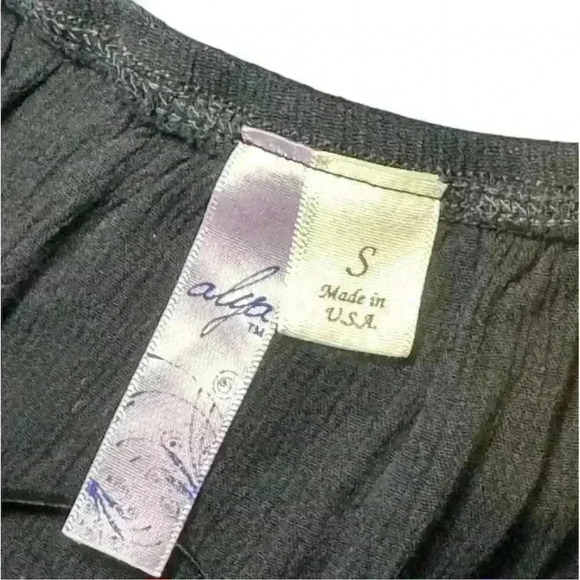 Alpha Women's Off-Shoulder Black Velvet Blouse Lace Trim Size Small - Picture 3 of 6